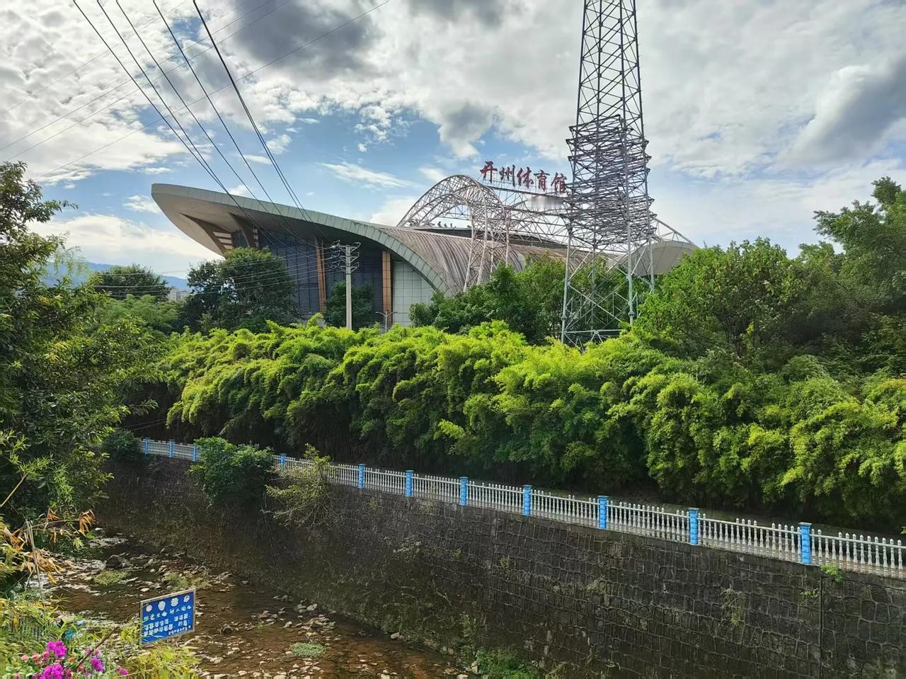 开州欢迎您！

开区，隶属重庆市下辖的一个市辖区，在2016年前叫做开县。

初