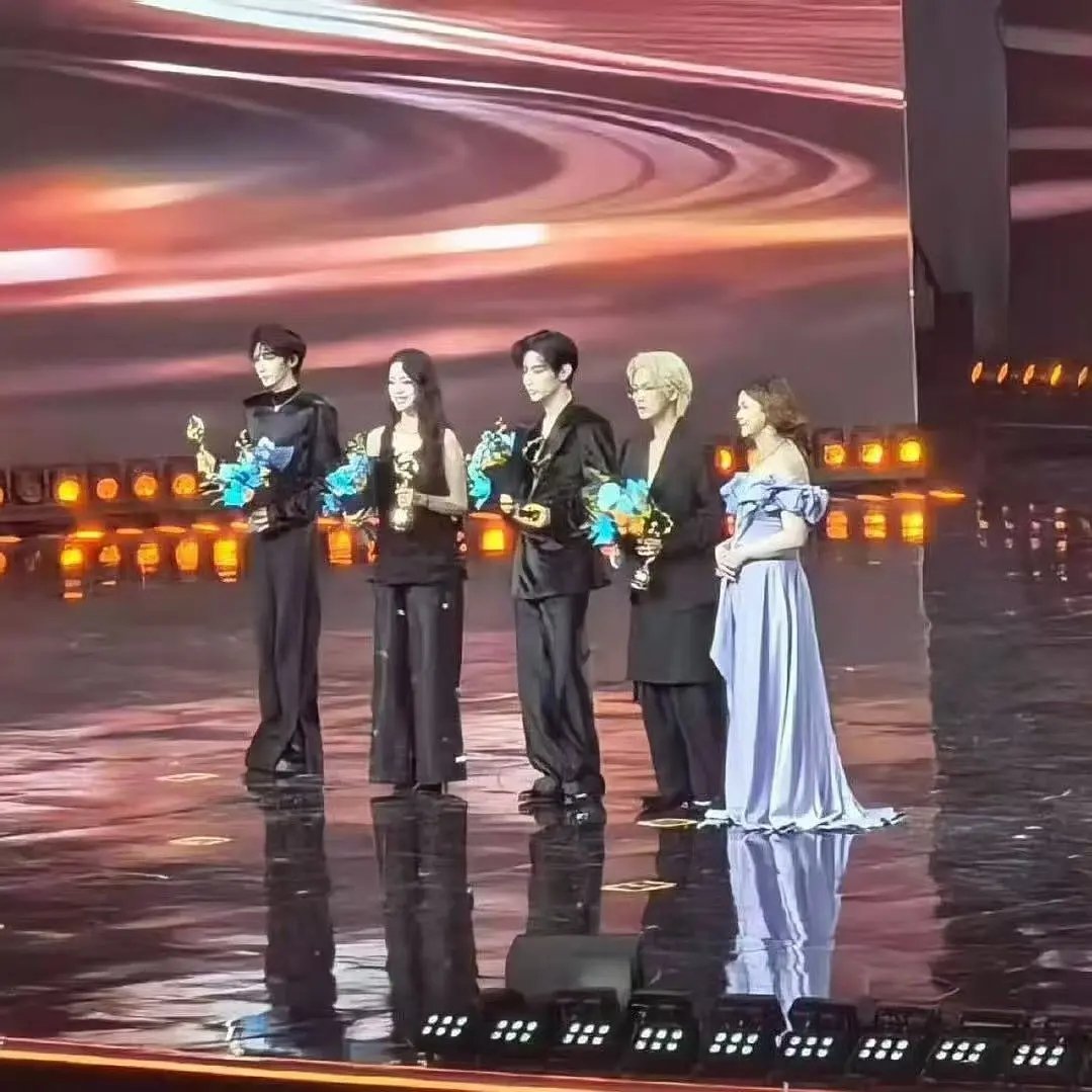 已知章昊身高180.5，那请问比他略高一点的刘宇是？ 