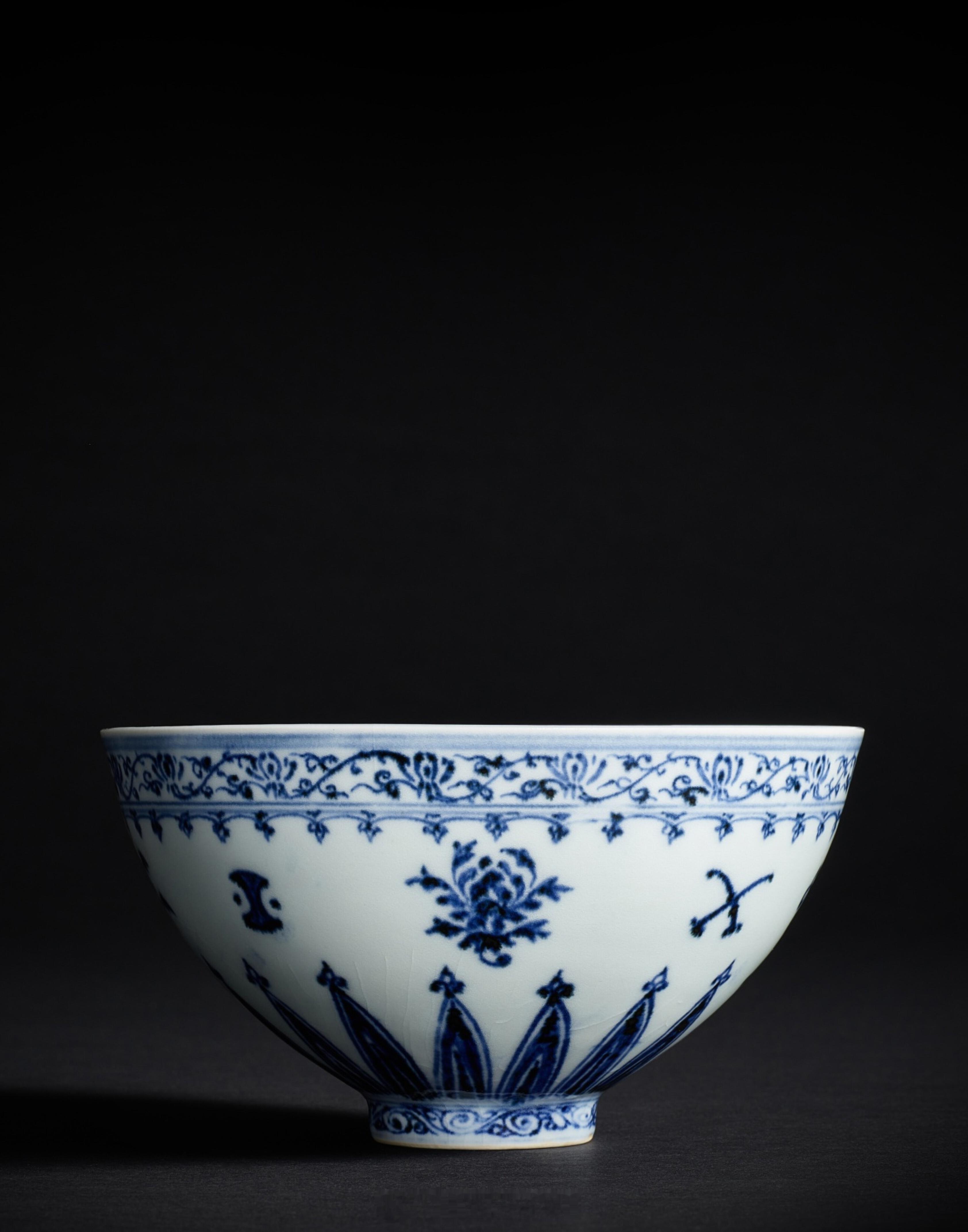 明永乐　青花花卉纹莲子碗尺寸：16.2 cm来源：苏富比2026春拍《中国古代瑞