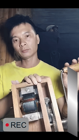 90年代手摇发电机，以前不懂什么原理，
这个视频终于看懂了，原来这么简单。