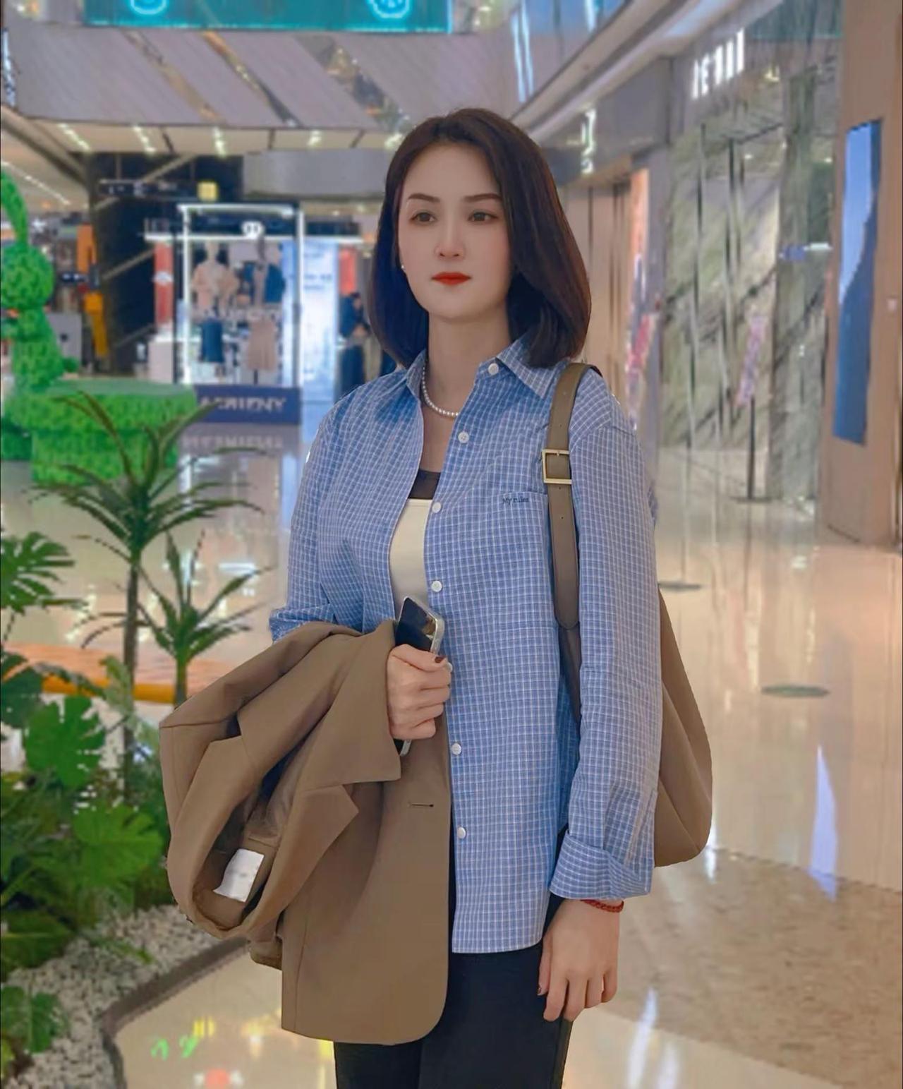 今年努力买一件碎花裙，感受一下POLO衫的深情。