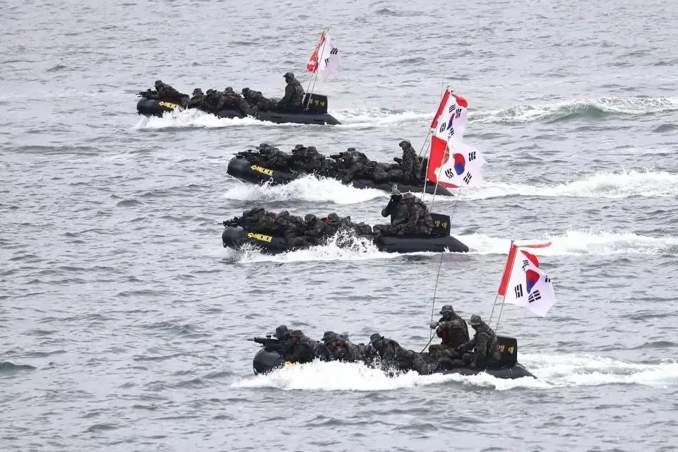 韩方强硬回应朝鲜警告：若构成威胁 朝鲜政权将终结
13日，针对朝鲜劳动党中央委员