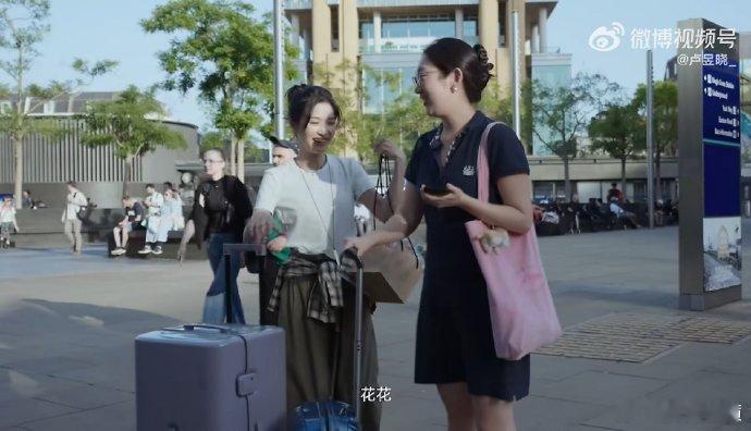 卢昱晓给外国好友送中国非遗礼物谁被这份双向的友谊打动，卢昱晓用心准备非遗礼品，朋