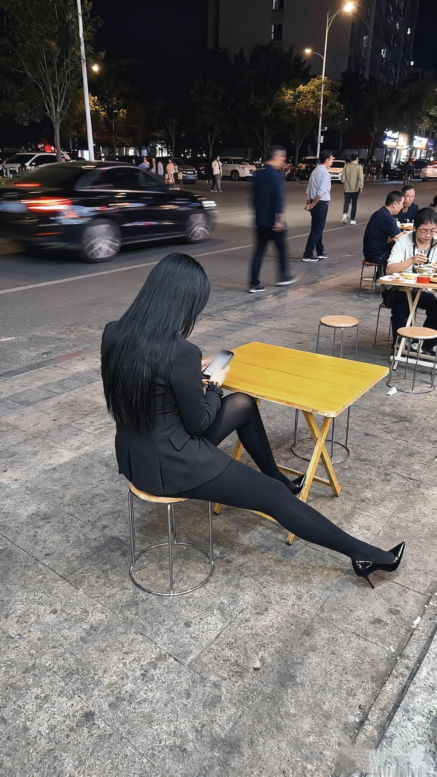 深夜烧烤点起来 