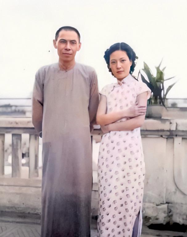 1965年，杜月笙的四姨太姚玉兰外出打牌，突然感到全身发热，焦躁不安，她心中涌起