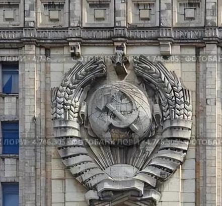 为什么俄罗斯外交部大楼上仍挂着苏联国徽？其实原因很简单，不是为了吓美国，而是不炸