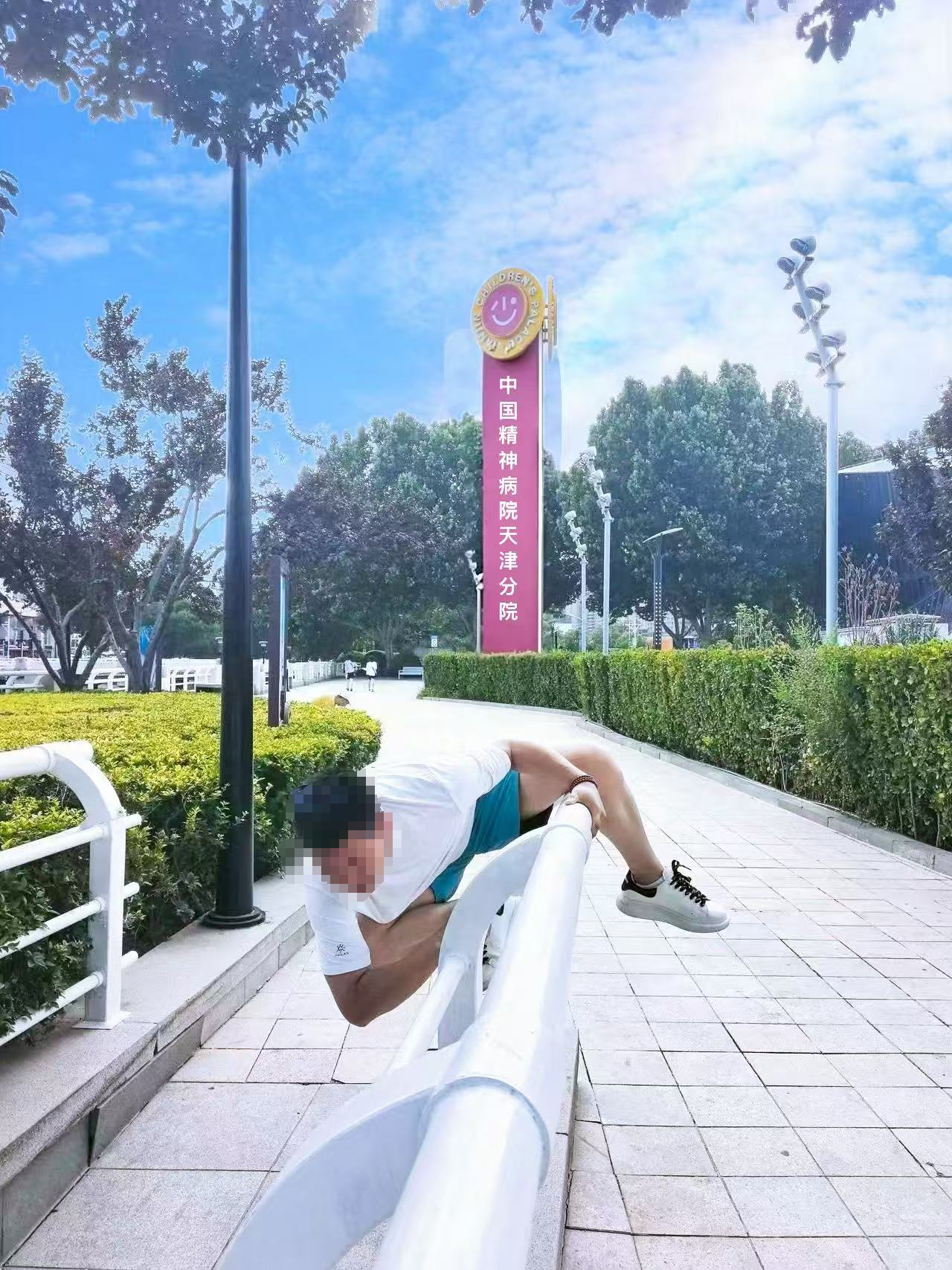车若初见[超话] 大哥想骑摩托车想疯了。。要不身后查查？ ​​​