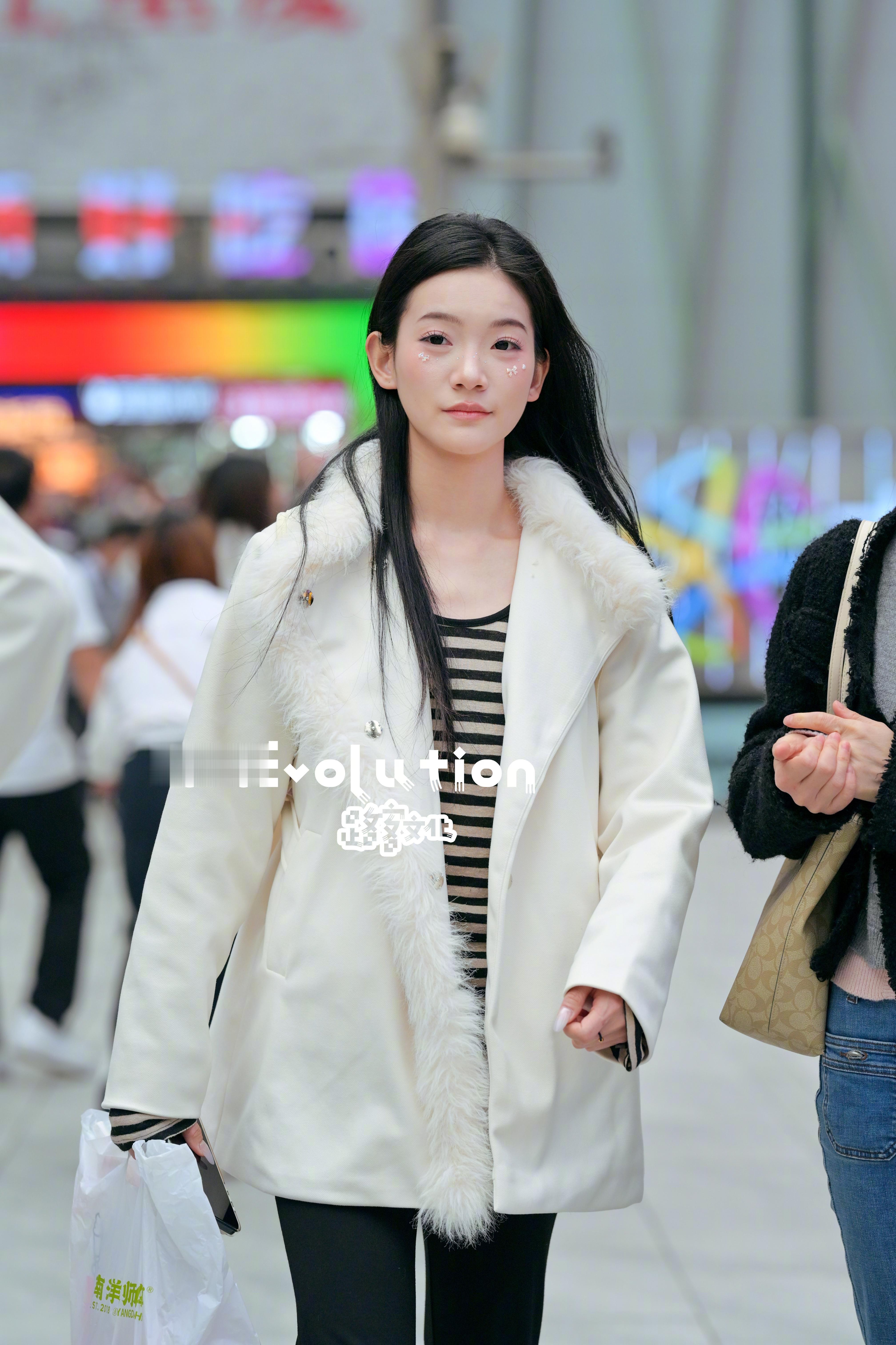 小姐姐有点可爱 