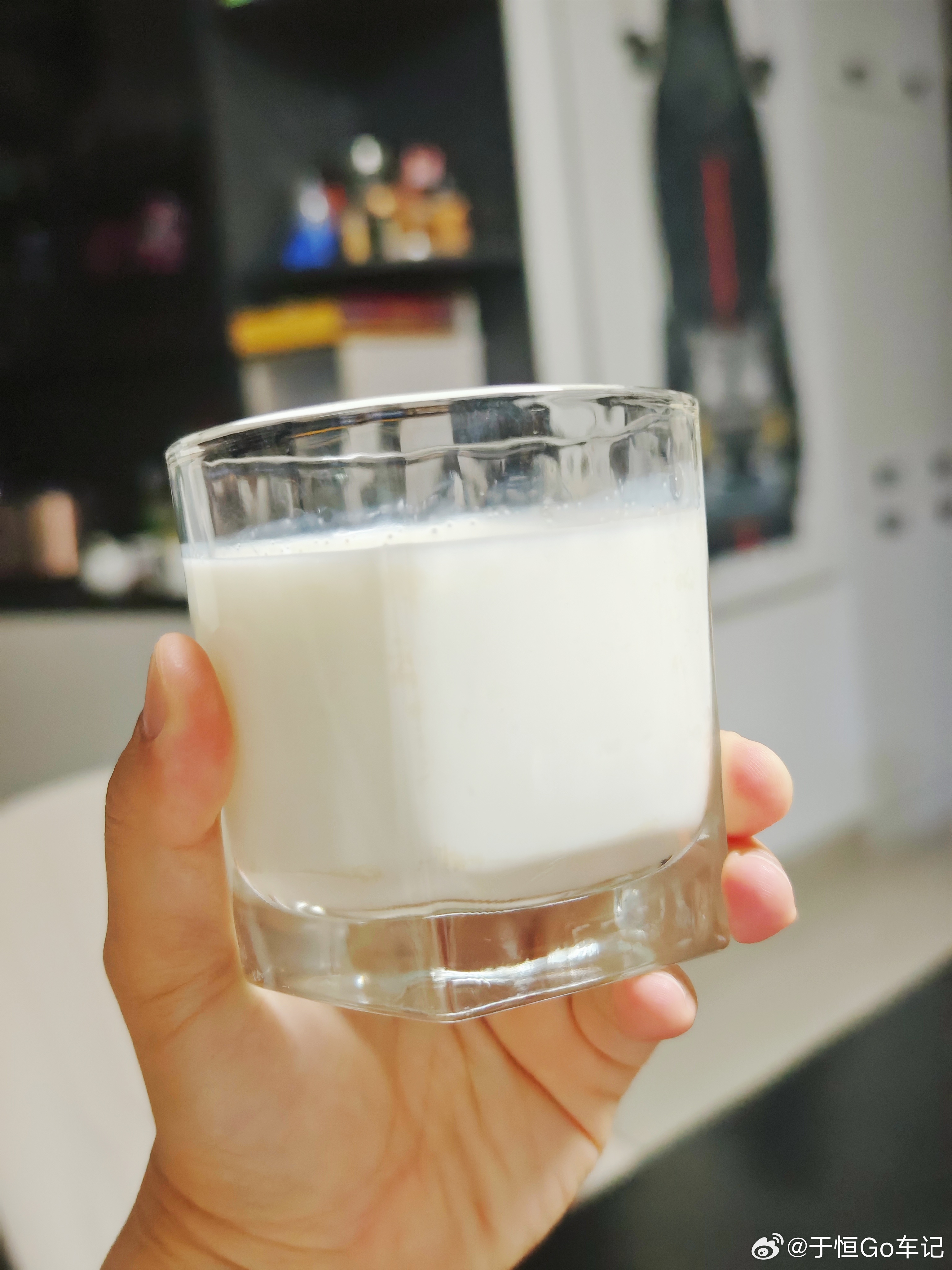这时候来杯冰牛奶，喝完不会拉肚子吧？ 