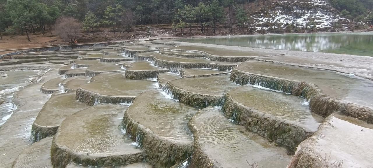 玉龙雪山白水台层层叠叠