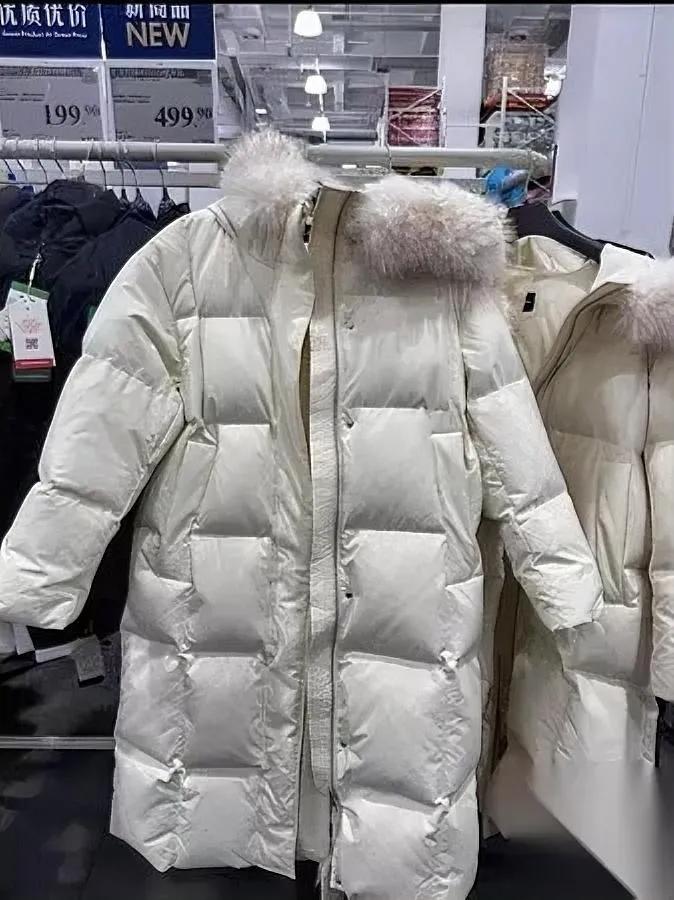 山姆499元羽绒服卖爆了！

400克充绒量到底啥概念？最近这款RR女士羽绒服在