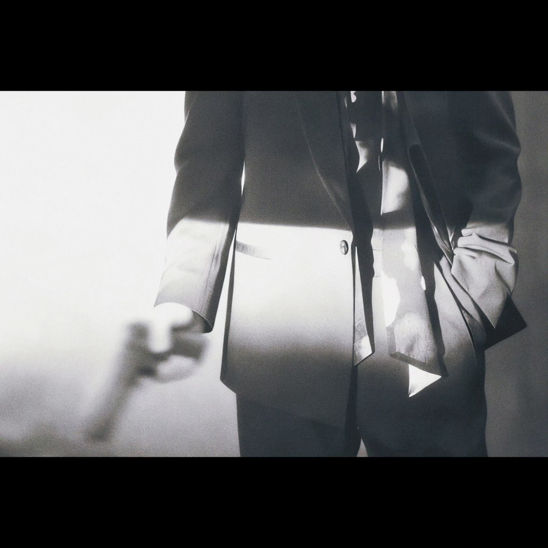 朱一龙电影空枪 [手指比心]电影空枪 一个人，一把枪，一段传奇。期待一番大男主 