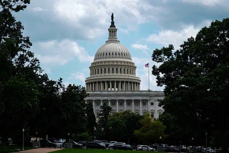 特朗普想打伊朗？国会说“不行”都说了五回了，还是拦不住

美国国会参议院又又又又