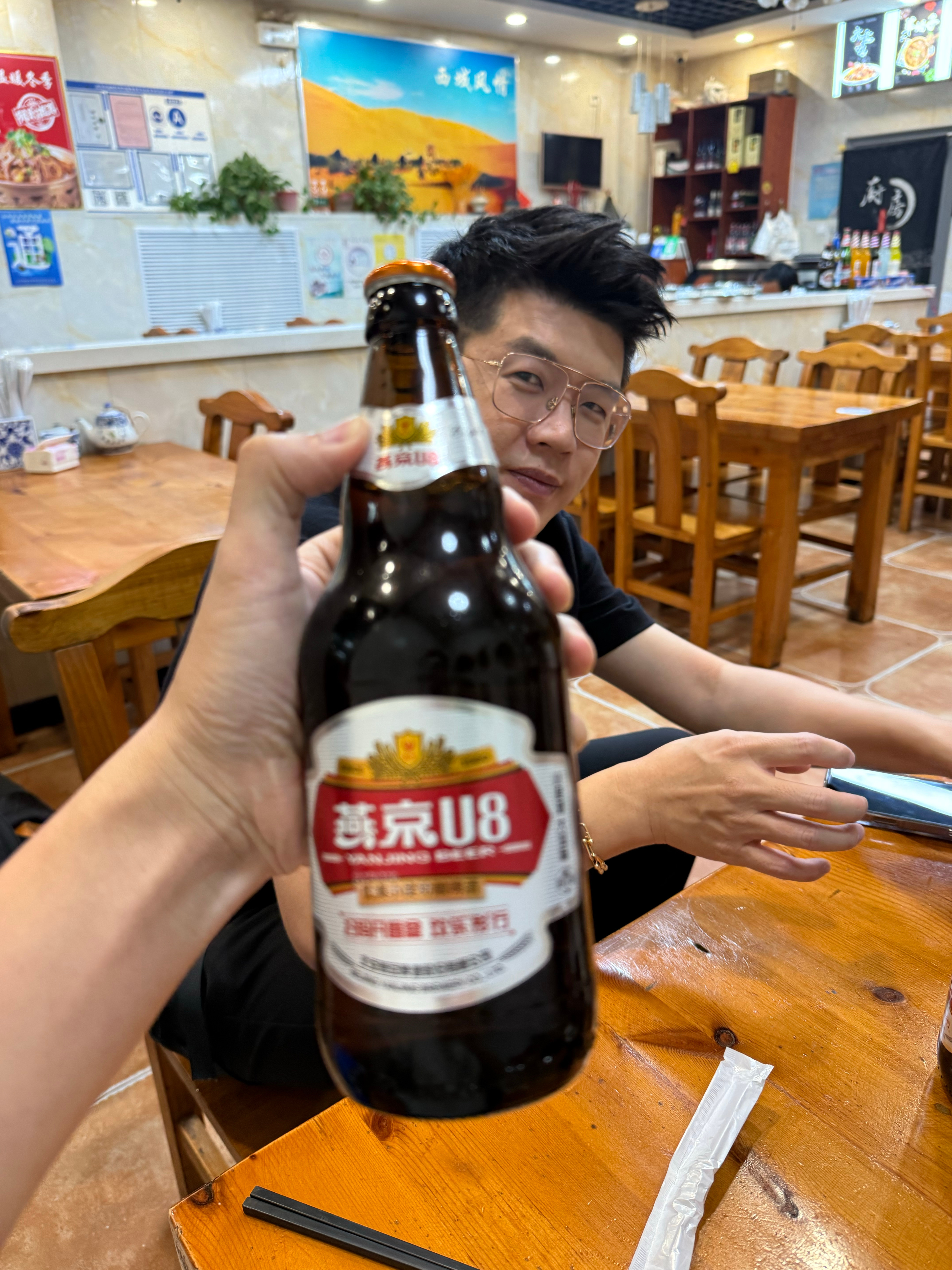 这燕京酒精度才2.5度，詹志斌说他能喝十几瓶。  ​​​