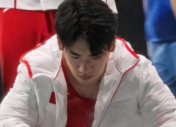 #张博恒给妈妈发信息说我太累了#  张博恒在巴黎完成了整整21套动作，是参赛选手