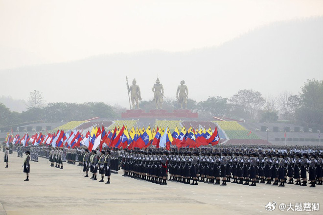缅军向多个边境地区发动攻势，主要击中在克钦邦、钦邦和克伦邦。 