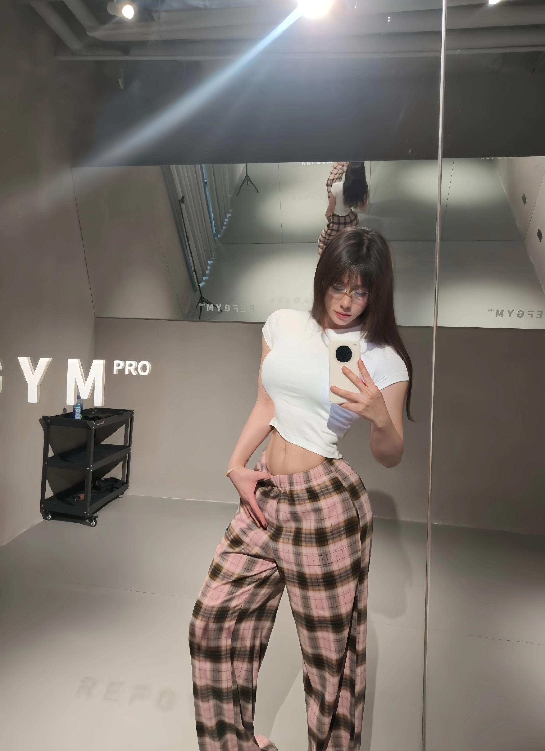 衣服到位 身材只是点缀。