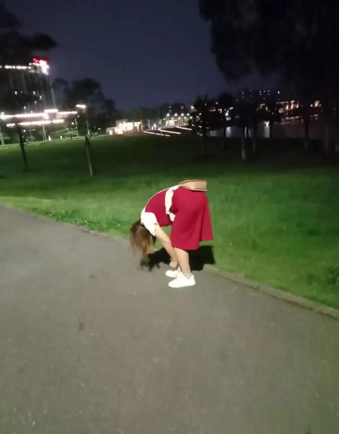 听说佛山有一个堪比云南洱海的仙湖，今晚有幸与同学过来散步看看，从湖堤遥望，湖面很