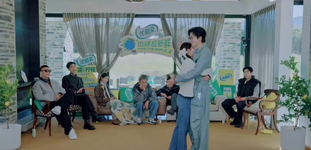 我现在就是李乃文这表情谁能扛住刘宇宁王玉雯的即兴对手戏！二人演绎重修旧好的恋人温