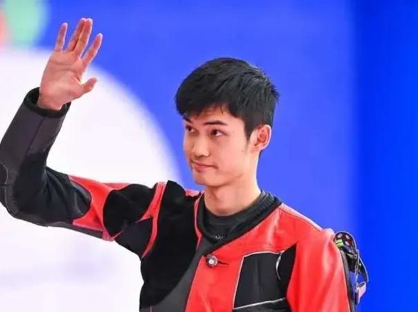 亚运会，干饭哥盛李豪5个项目拿到了4枚金牌，唯一没能拿到金牌的项目是什么？

盛