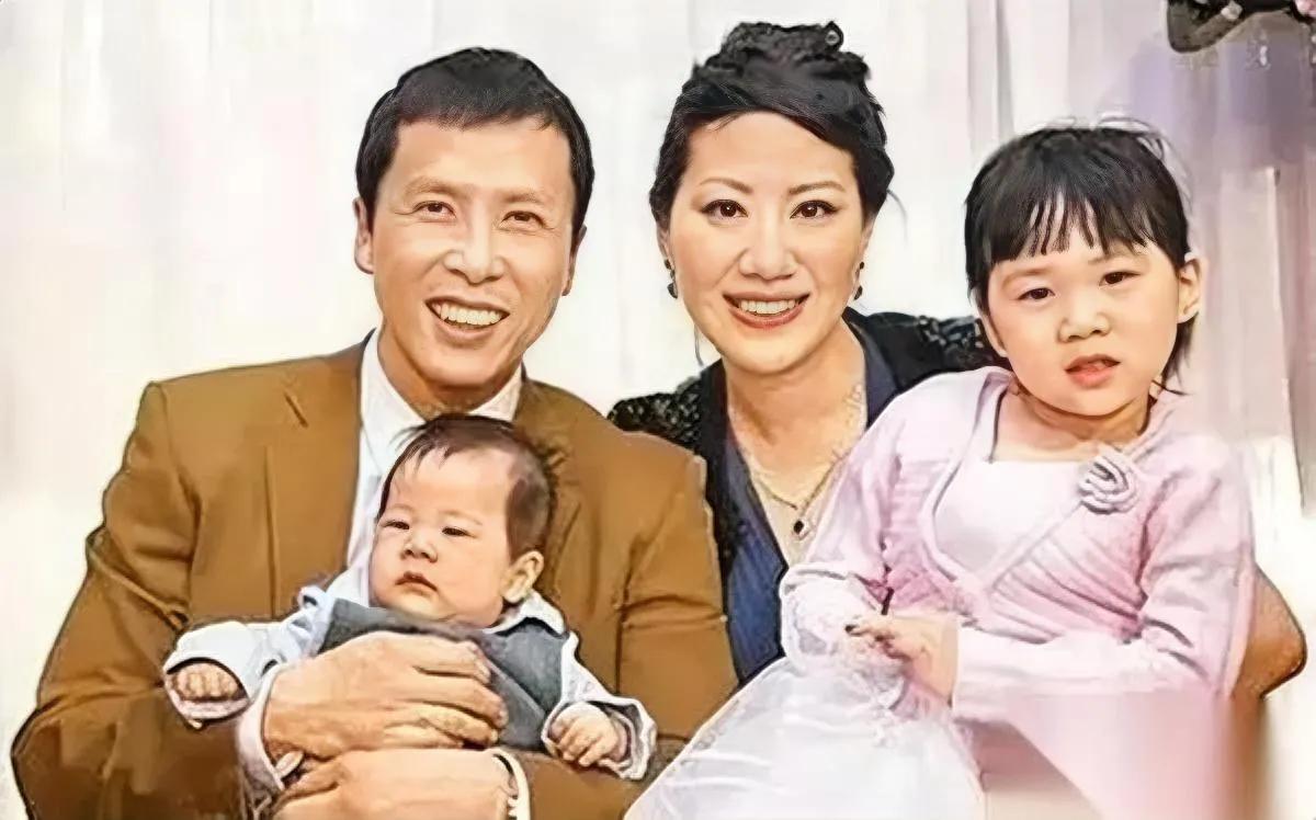 甄子丹老婆又惹事了？

外网发言瞬间炸锅！

香港火灾举国揪心时，汪诗诗竟在In