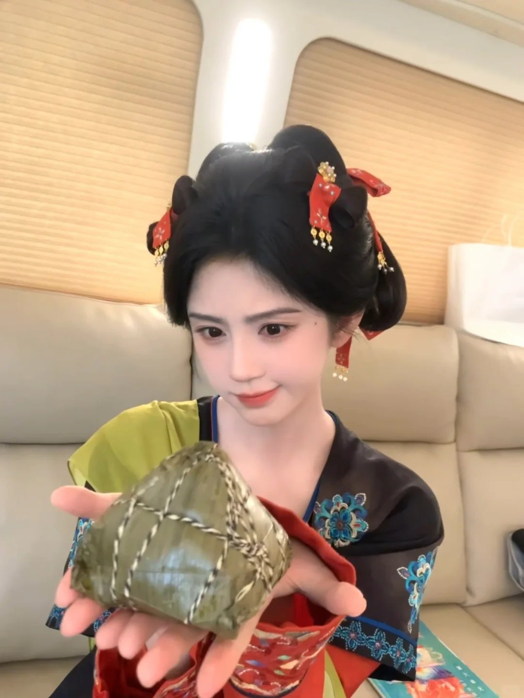 鞠婧祎脸快比粽子小了大家端午安康呀 小鞠脸快比粽子小了 