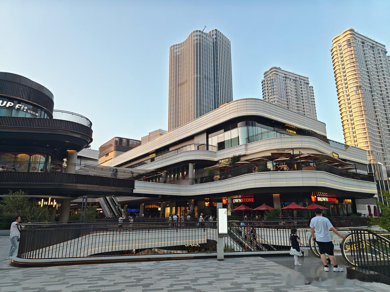 朋友有机会到上海大都市工作，私下征求一下我的意见，当然回答一定要去了
当年我30