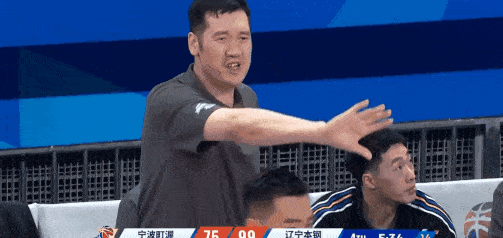 压力太大了！许钟豪抱怨裁判被罚出场，宁波男篮一胜难求，代理主帅第2场就绷不住了？