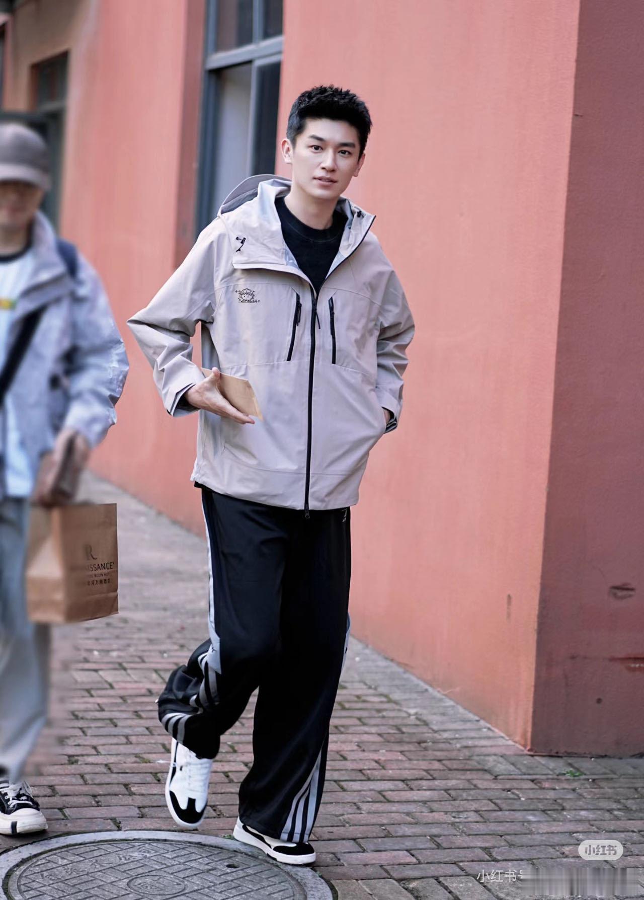#杨旭文卢凌风# ⭐#杨旭文出道十周年# 知道什么叫猝不及防吗？就是那个你心心念