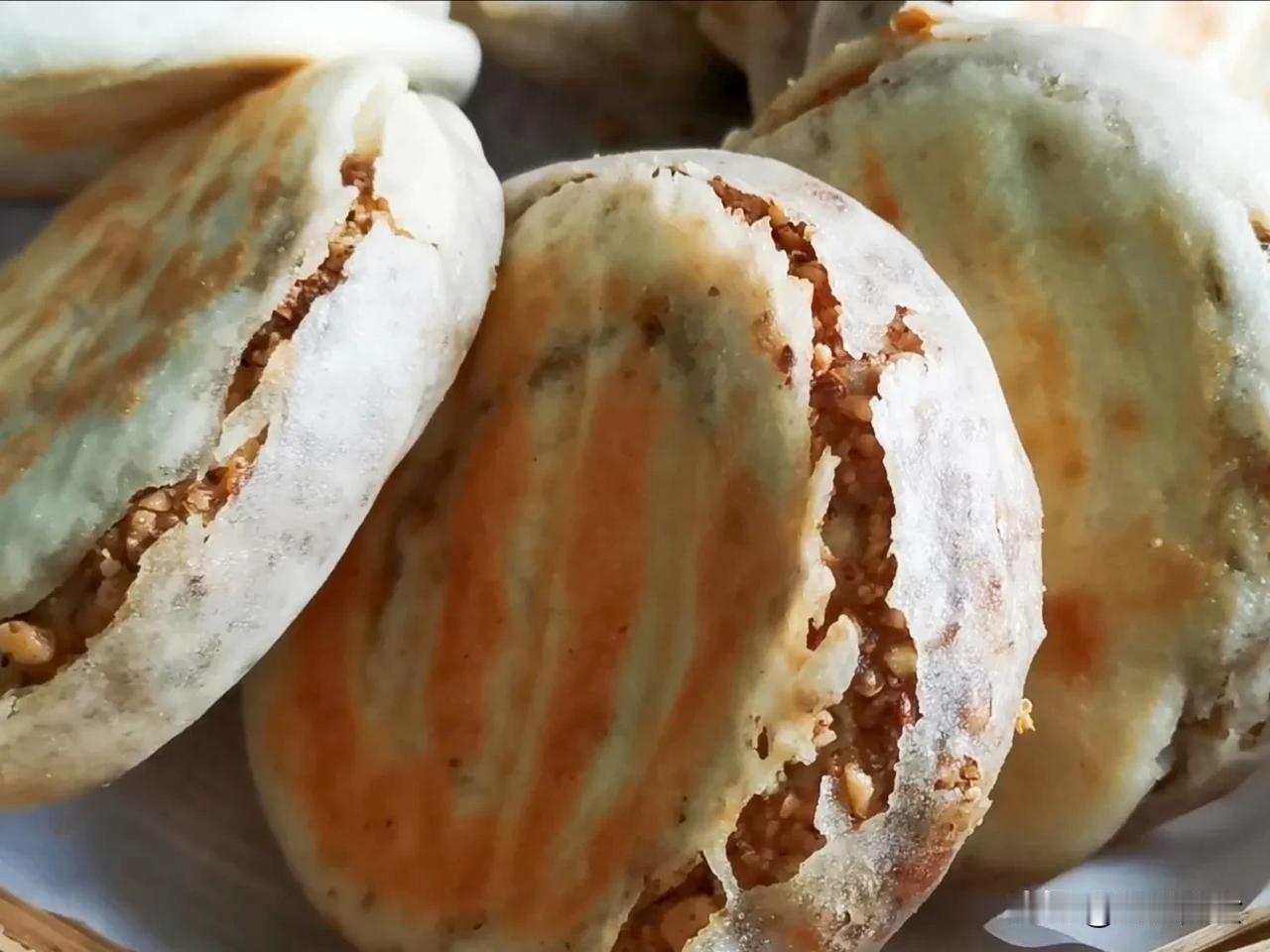 大家都知道核桃可以补脑益智，平时上学的孩子，工作用脑的人群，多吃一些核桃对身体是