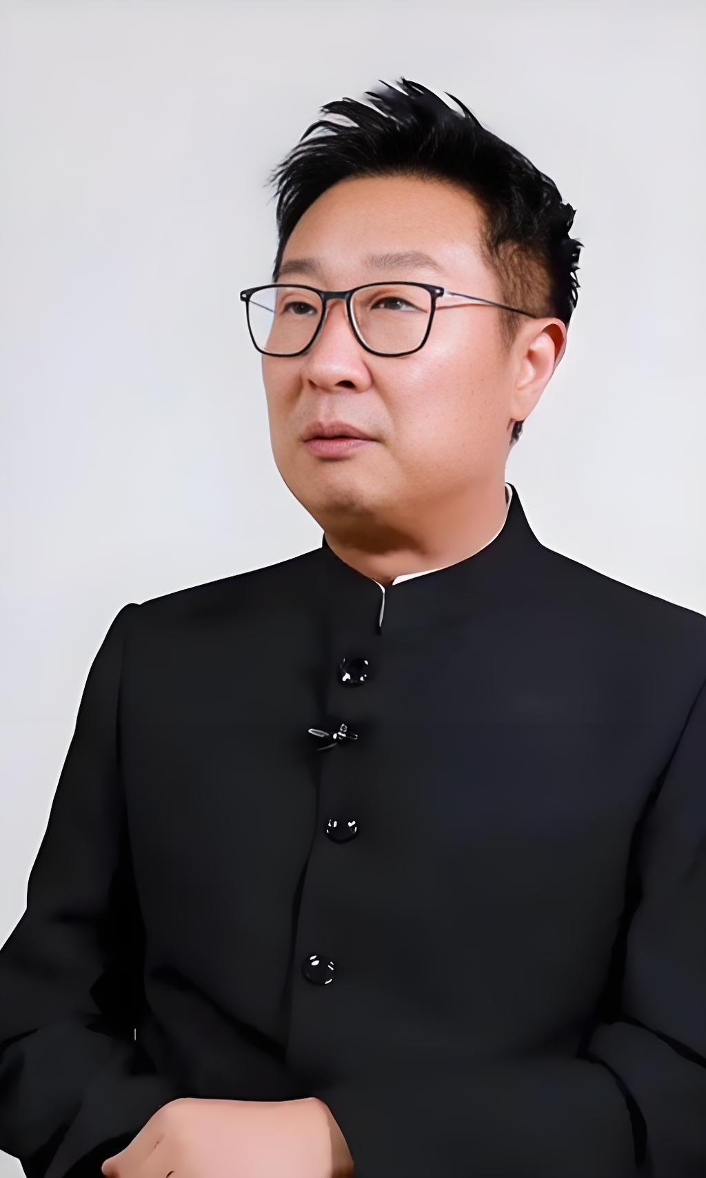 林永健人日发文批某顶流演员排场大来自粉圈的声音——既然说顶流改剧本就把人名说出来