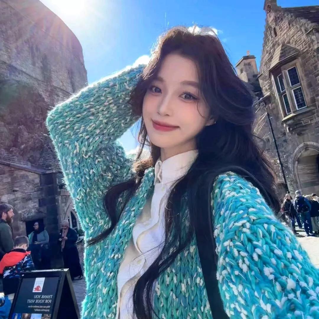 在古堡前打卡，阳光正好，心情美妙！🌞👗秋日风景打卡 美景路上的打卡 游玩在打