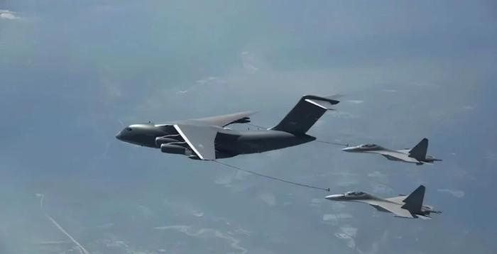 埃及空军基地距离以色列只有几百公里。当6架歼-16、空警-500和运油-20组成