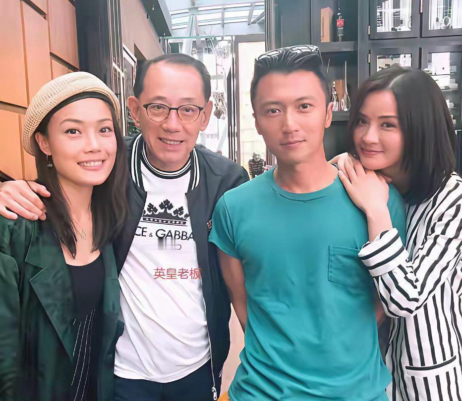 在这个明星跳槽成常态的娱乐圈，

英皇却像有个神奇磁场。

谢霆锋待了25年，容