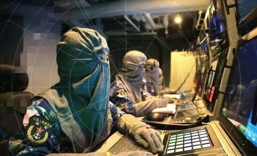 军人装备变迁：从铠甲到防闪爆头罩
一身黄金铠甲，跨下赤兔马曾是古代军人梦寐以求的