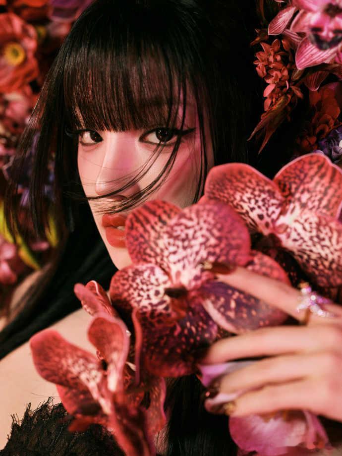 宋雨琦黑长直公主切 宋雨琦的黑长直公主切简直让人惊艳！搭配上那股神秘的暗黑气质，