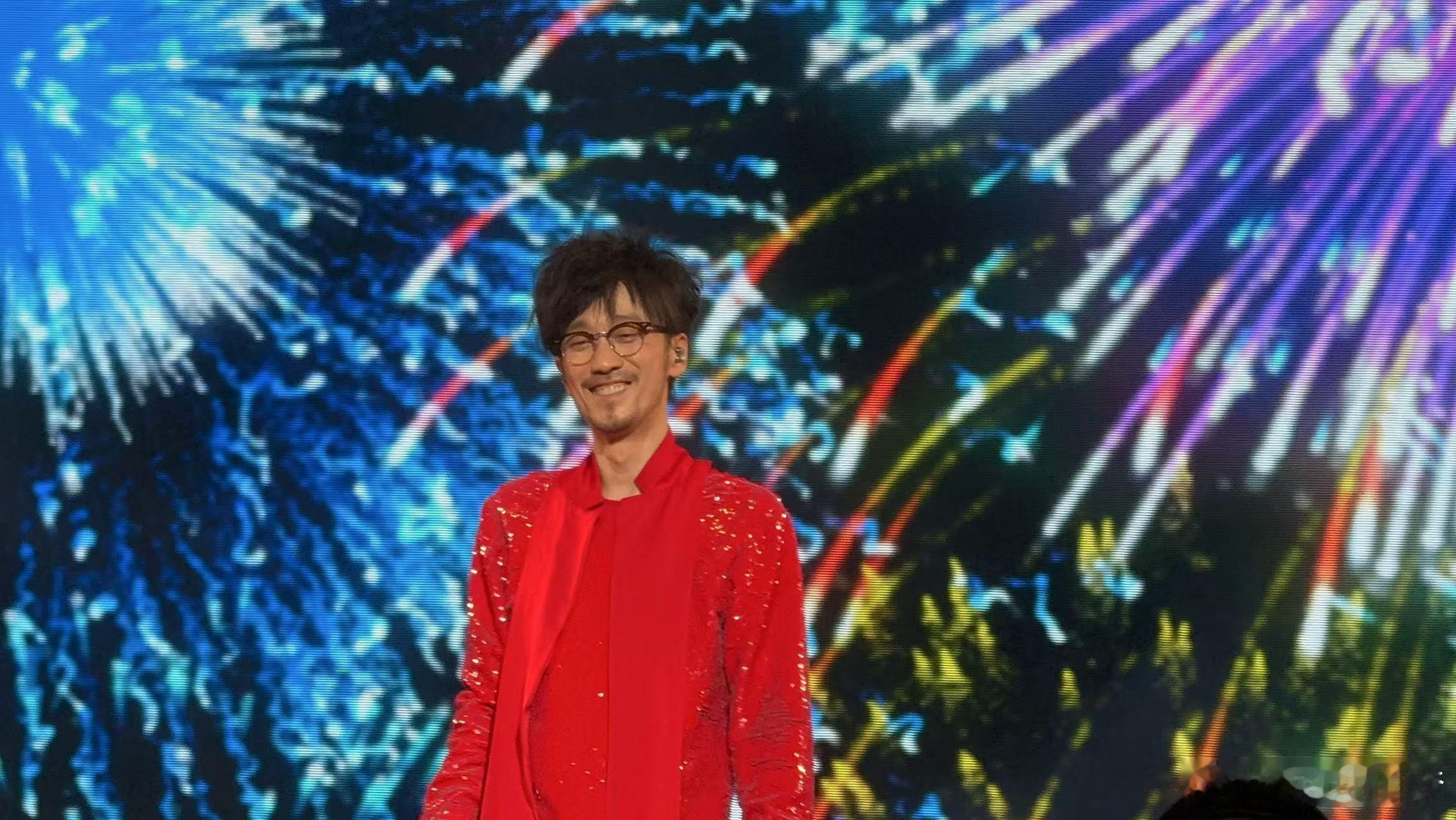 周传雄念念不忘再遇见巡演  还是曾经一直都喜欢的歌手，每次看到周传雄的时候，都记