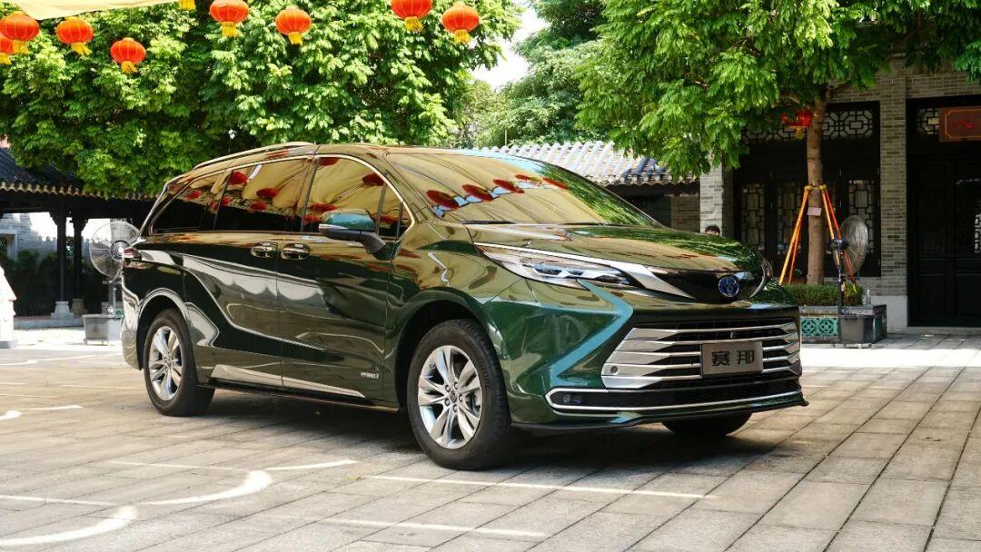 丰田赛那，聊聊哪个年份最值得捡漏
最近赛那的价格真是跌冒烟了。想当年2021年刚