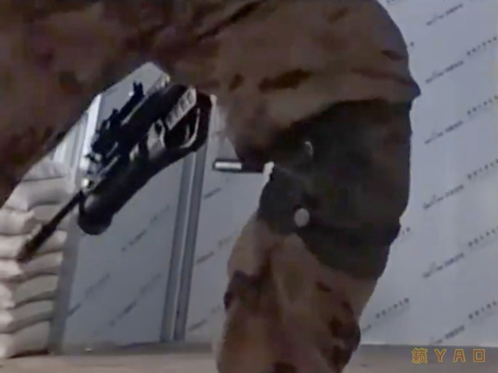 武条单位也陆续配发10B挂榴了PAP二机总下属某部除了机总，内卫总队下属的一些地