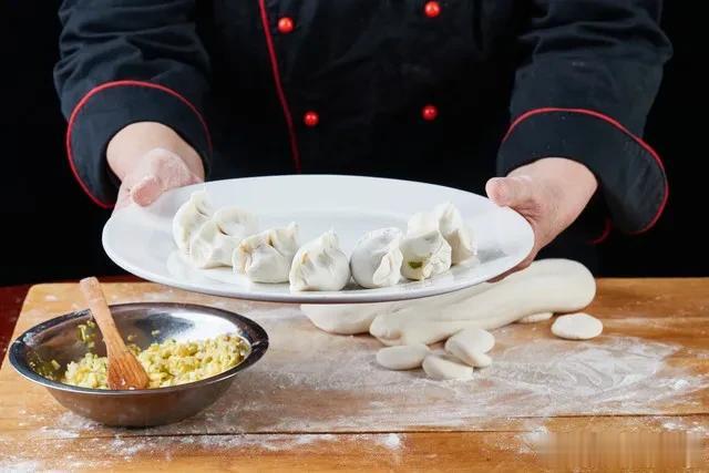 这个题目的内涵挺深，为了口醋而专门去包顿饺子，其实这事很值得。一是你尊重的，不是