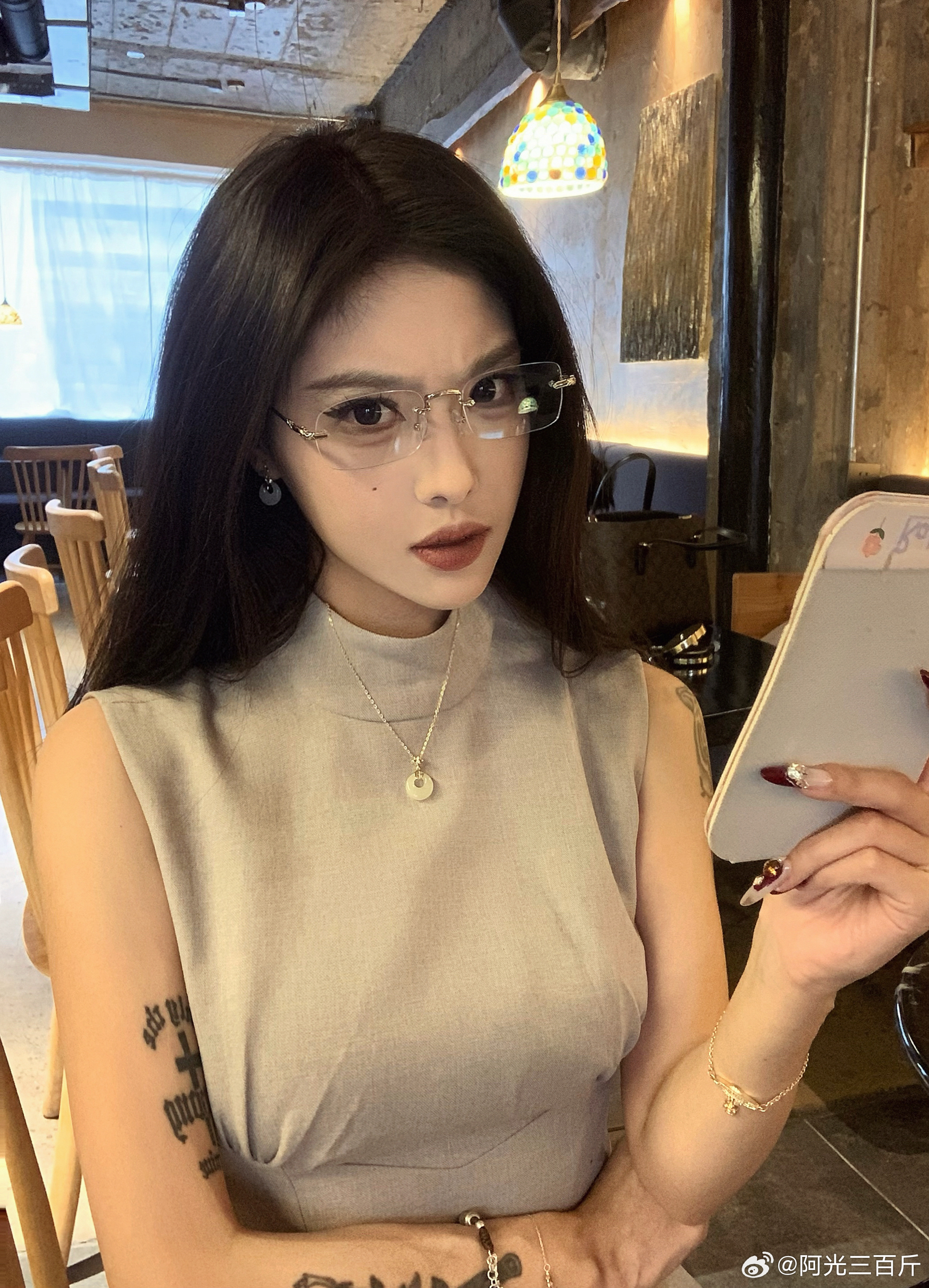 你妈看你成绩单的表情 