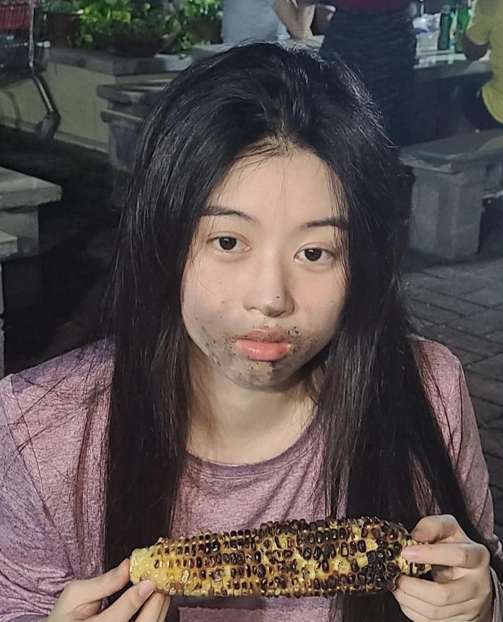 当年那个憨憨的女朋友，如今已经是两个孩子的妈了[给你小心心][给你小心心]