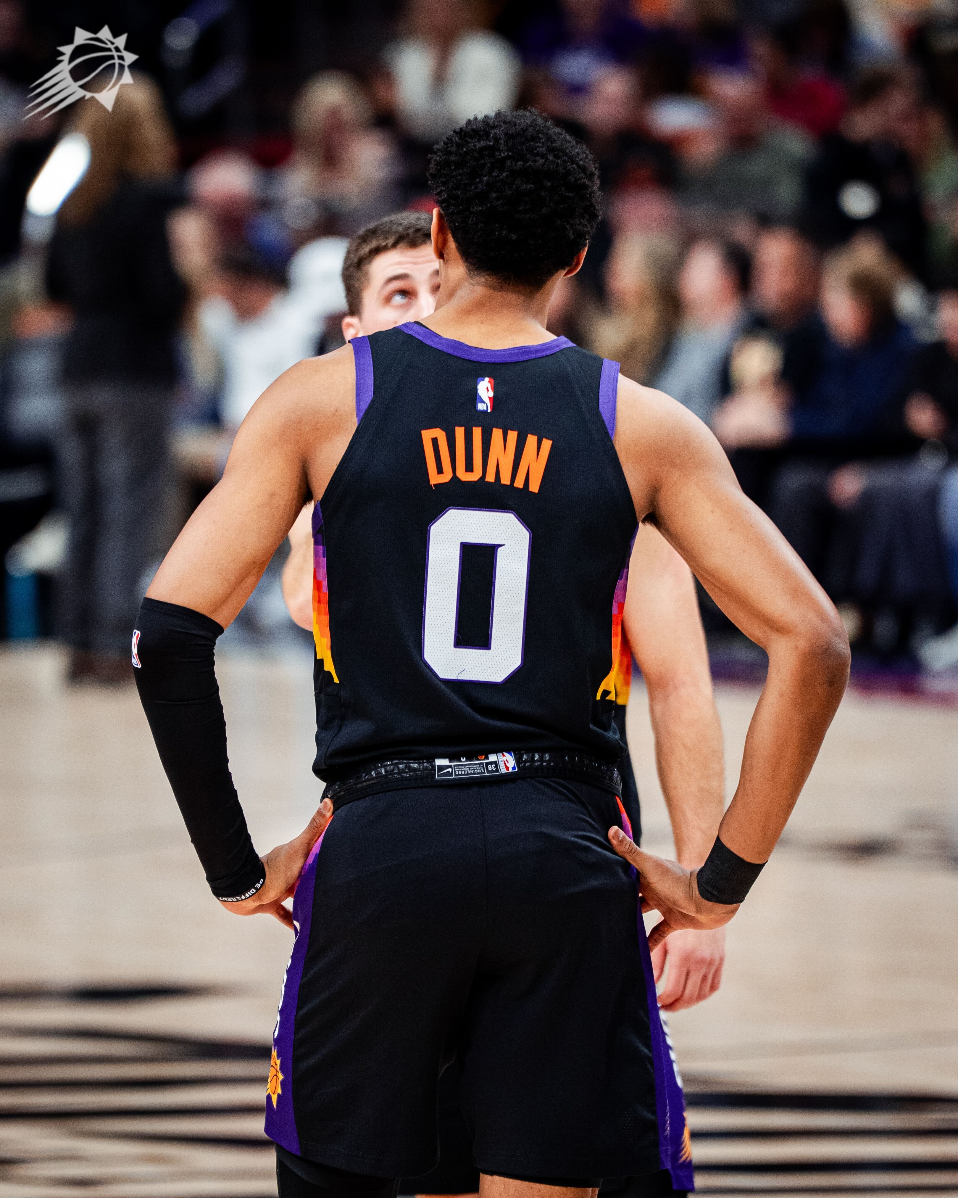 狄龙➕阿伦已经得分上双‼️狄龙 15 分钟 11 分 2 篮板阿伦 13 分钟 