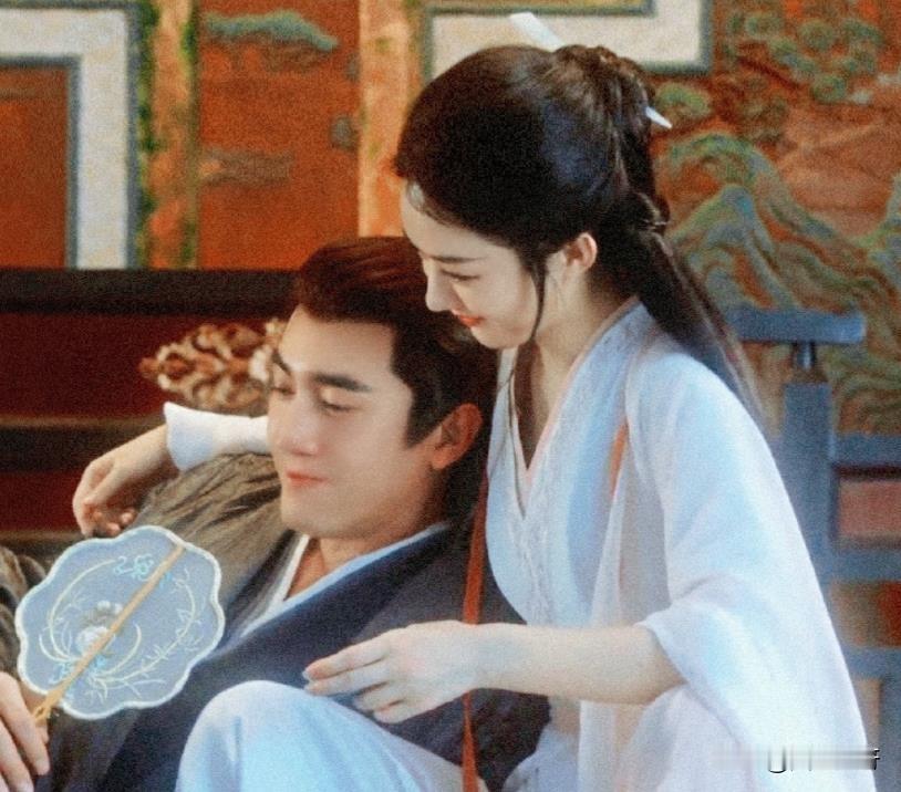 这不合适吧？《与凤行》太上头，有CP粉擅自给林更新、赵丽颖求了姻缘锁。不能明着拒