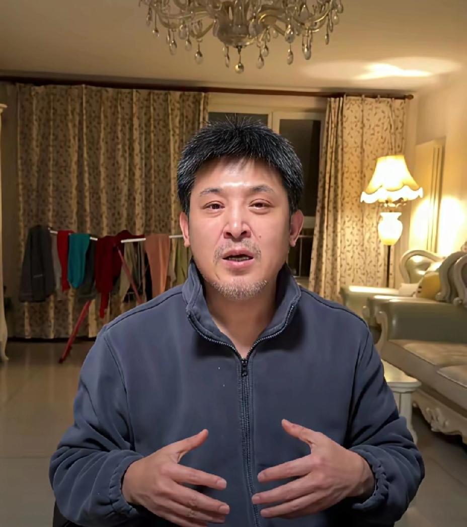 很多人认为孙涛解释有点晚了。但其实恰到好处。
闫学晶的事情发酵正浓的时候。孙涛碍