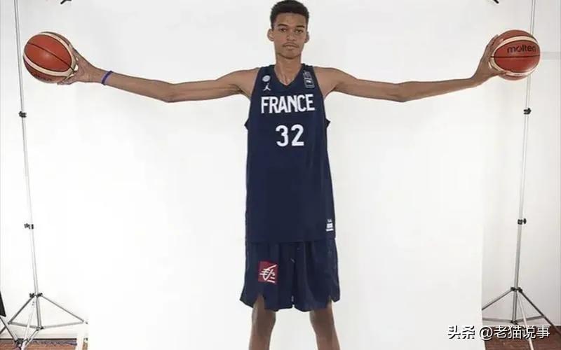 NBA西部决赛第二场硝烟散尽，雷霆122-113力克马刺，将系列赛扳成1-1平。