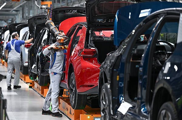 【#全球车企已收到首批中国安世芯片#，“中国反应迅速”】由荷兰政府挑起的“安世之