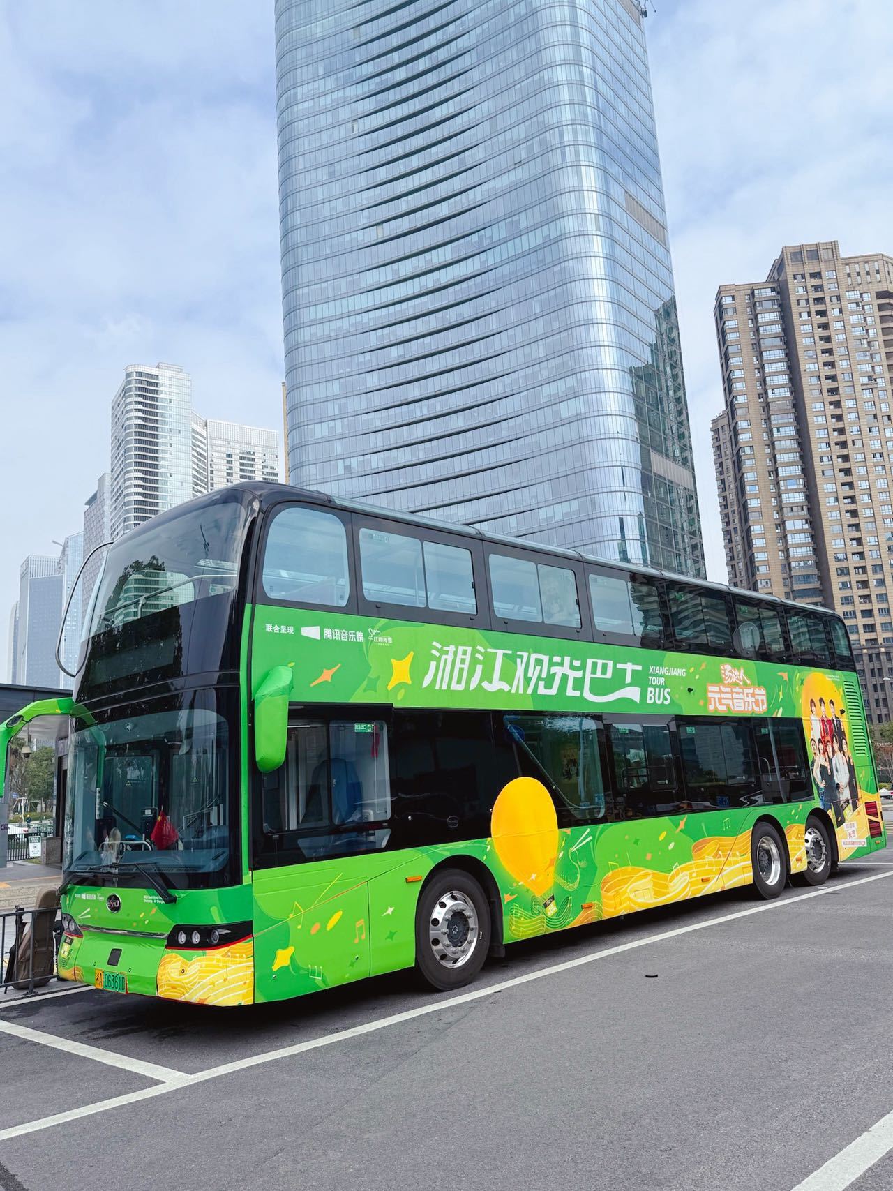 以一个粉丝的视角浅浅评价一下，汤达人元气音乐巴士 的体验细节真的优秀！从车内的装