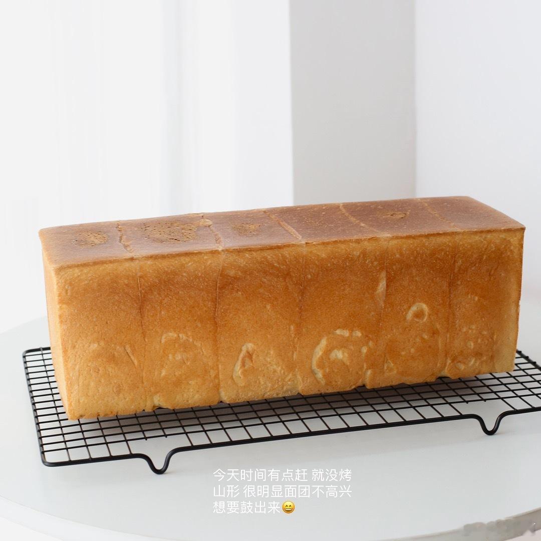 好天气 烤个淡奶油大吐司消耗冰箱剩余的淡奶油的方子好香好软～🍞#食谱#  ​​