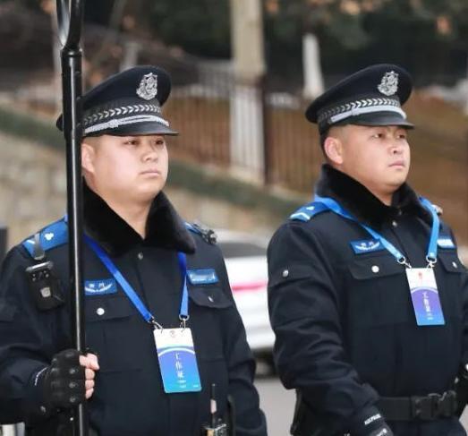 辅警晋升管理层岗位，核心条件在于长期稳定的工作表现与资历，以及扎实的基层工作经验